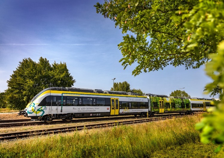 Bombardier Transport présente un nouveau train alimenté par batteries et établit les normes de la mobilité durable